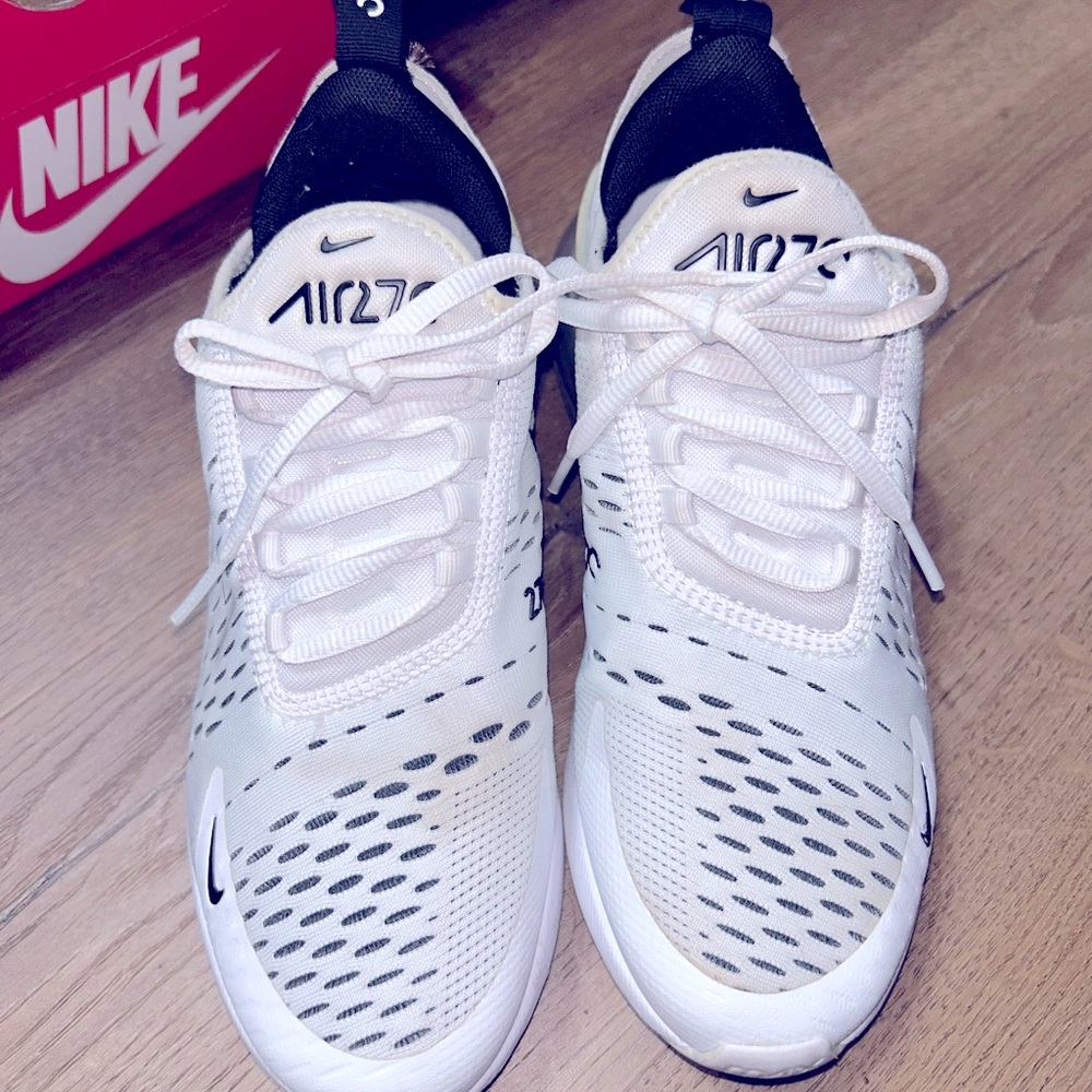 Nike 270’s